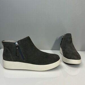 OTBT Adept Gray Sneaker Boots Size 9.5